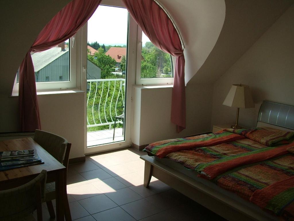 Zoldhaz Bio Panzio Hotel Gyenesdiás Quarto foto