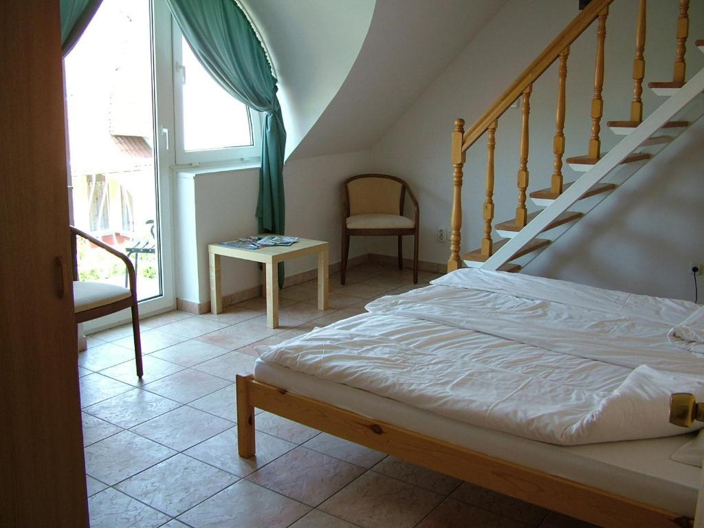 Zoldhaz Bio Panzio Hotel Gyenesdiás Quarto foto
